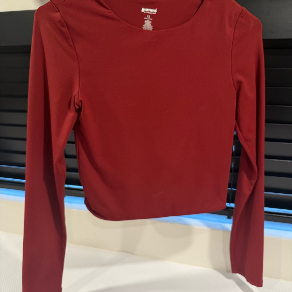 Burgundy athleisure long sleeve woman’s top